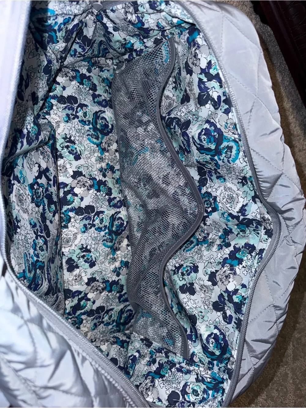 Vera Bradley Medium Traveler bag in Frost Grey